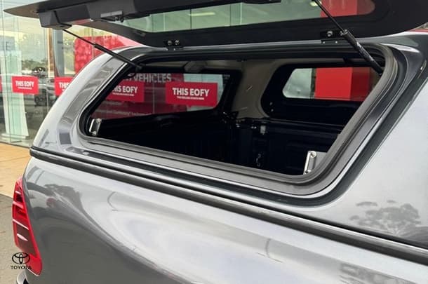2022 Toyota Hilux SR5 image 25