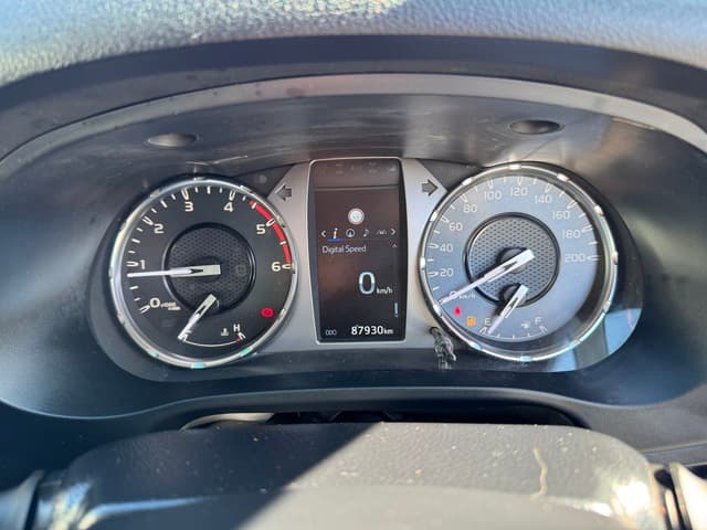2022 Toyota Hilux SR5 image 11