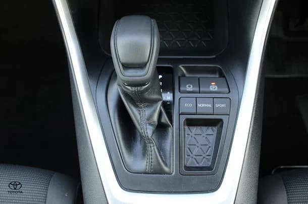 2020 Toyota RAV4 GX-2WD image 5