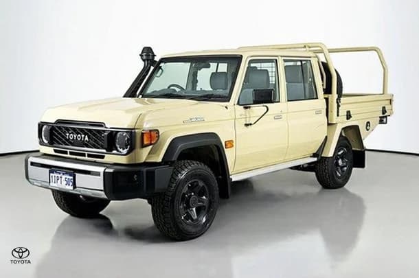 2024 Toyota LANDCRUISER MILITARY GXL image 4