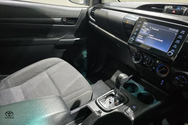 2021 Toyota Hilux SR image 25