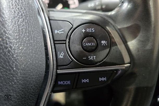 2020 Toyota Camry Hybrid SL image 18