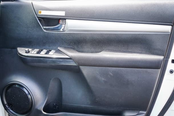 2023 Toyota HILUX SR5 image 9