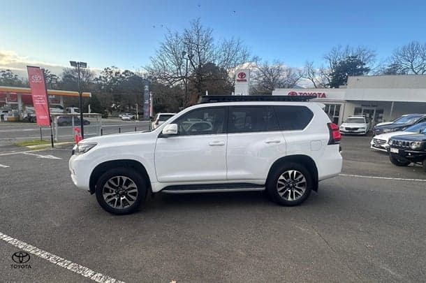 2021 Toyota Prado VX image 4