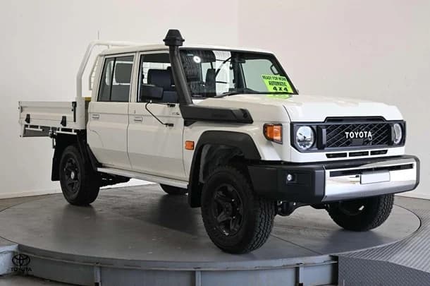 2025 Toyota LC Military GXL image 2