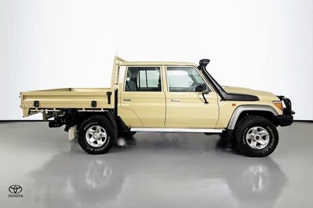 2021 Toyota LANDCRUISER MILITARY GXL image 10