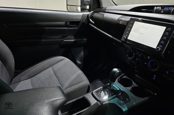 2023 Toyota Hilux SR image 28