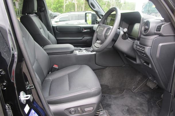 2024 Toyota Prado VX image 11