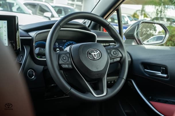 2024 TOYOTA Corolla Hatch Hybrid ZR image 11