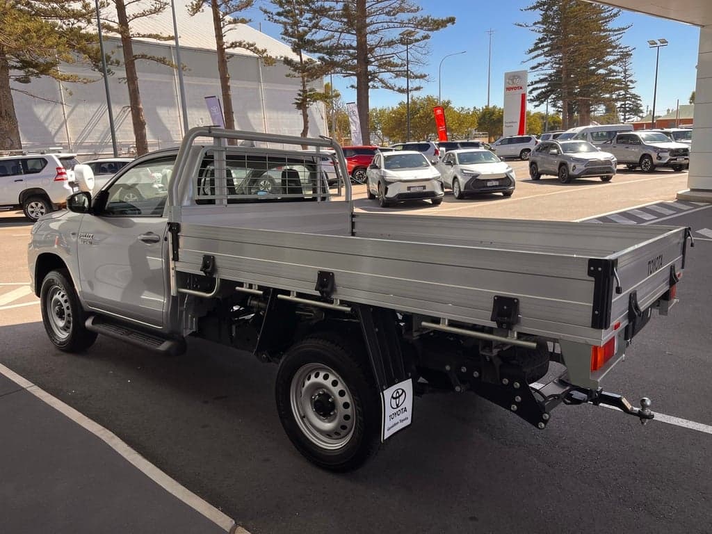 2023 Toyota Hilux SR image 5