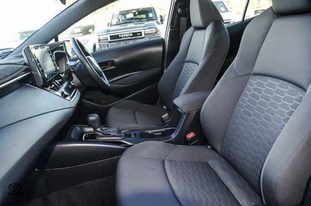 2018 Toyota COROLLA Ascent Sport image 10