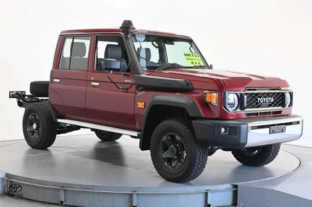 2024 Toyota LC Military GXL image 3