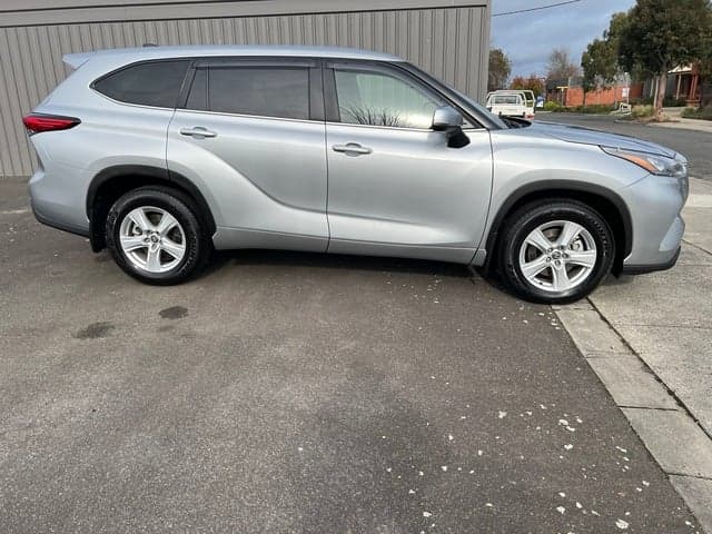 2023 Toyota Kluger GX AWD image 3