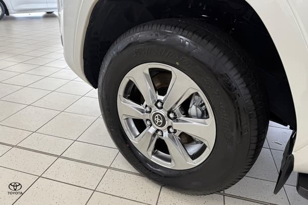 2022 Toyota Landcruiser Sahara image 7