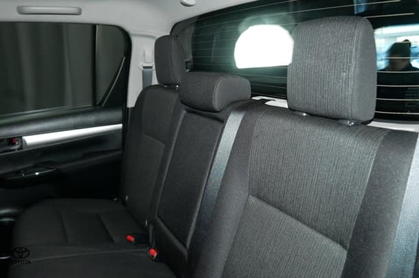 2024 Toyota Hilux 4x4 SR5 image 21