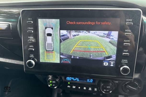 2023 Toyota Hilux SR5 image 17