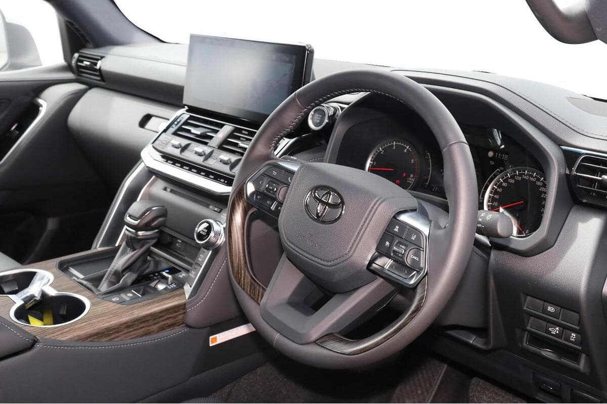 2025 Toyota Landcruiser VX Auto 4x4 image 6