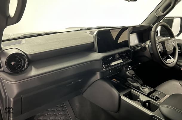 2025 Toyota Prado GXL image 17