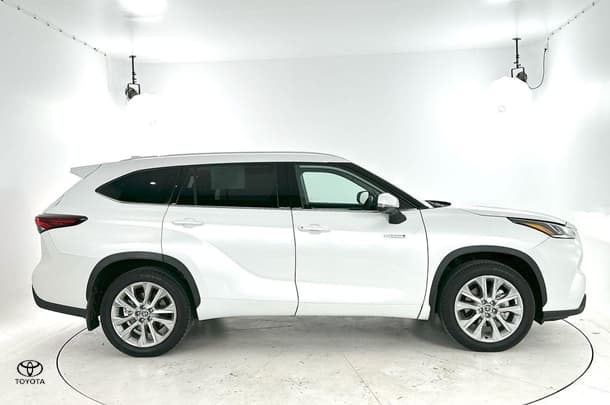 2024 Toyota Kluger Hybrid AWD GRANDE image 11