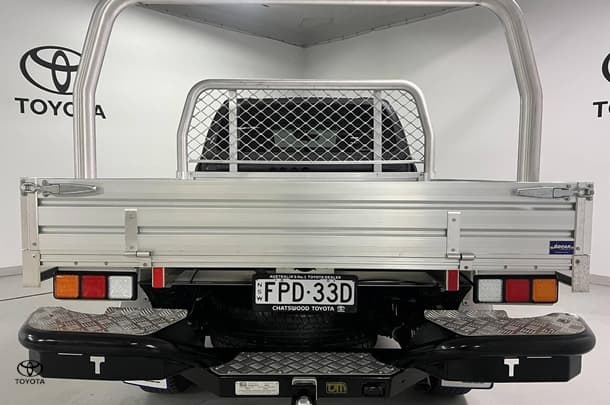 2020 Toyota Hilux SR5 image 7