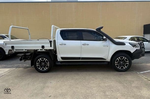 2020 Toyota Hilux SR5 image 4