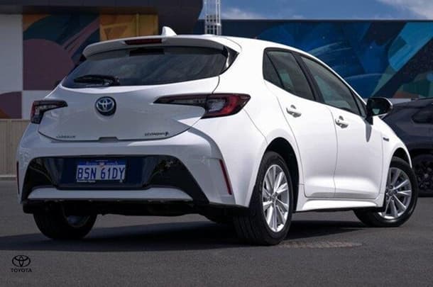 2024 Toyota Corolla Hatch Hybrid Ascent Sport image 2
