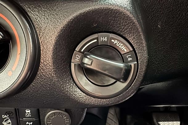 2022 Toyota Hilux SR image 19