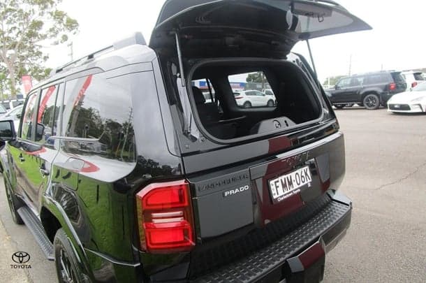 2024 Toyota Prado VX image 8