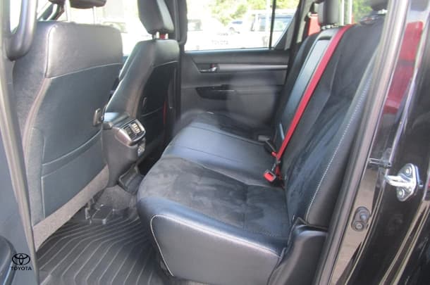 2024 Toyota Hilux GR-S image 11