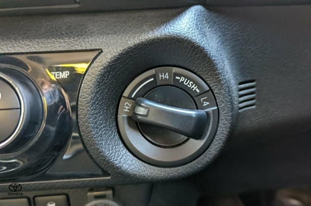 2023 Toyota Hilux 4x4 SR5 image 20