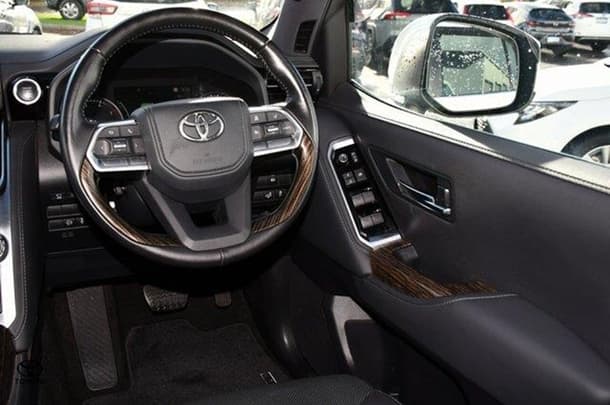 2023 Toyota Landcruiser VX image 7
