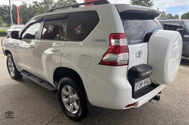 2016 Toyota Prado GXL image 4
