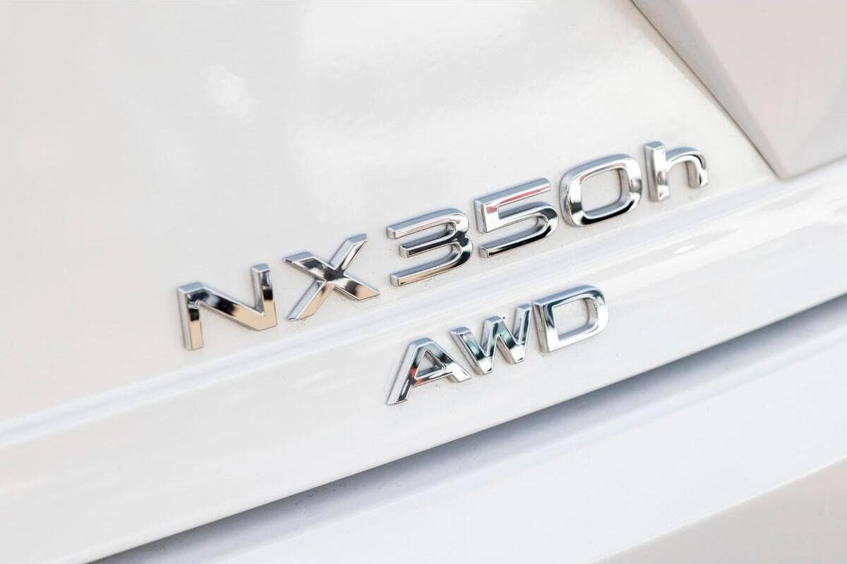 2025 Lexus NX NX350h Luxury Auto eFour image 6