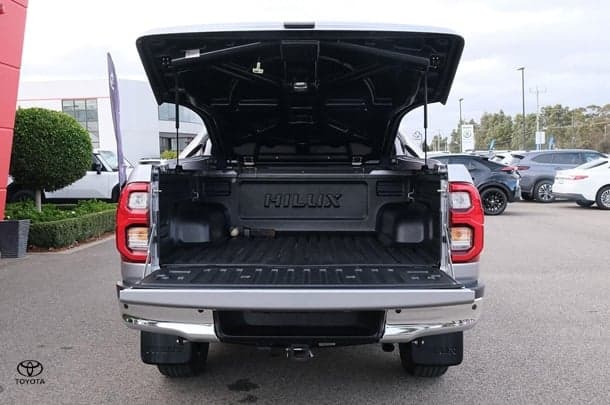 2022 Toyota Hilux SR5 image 10