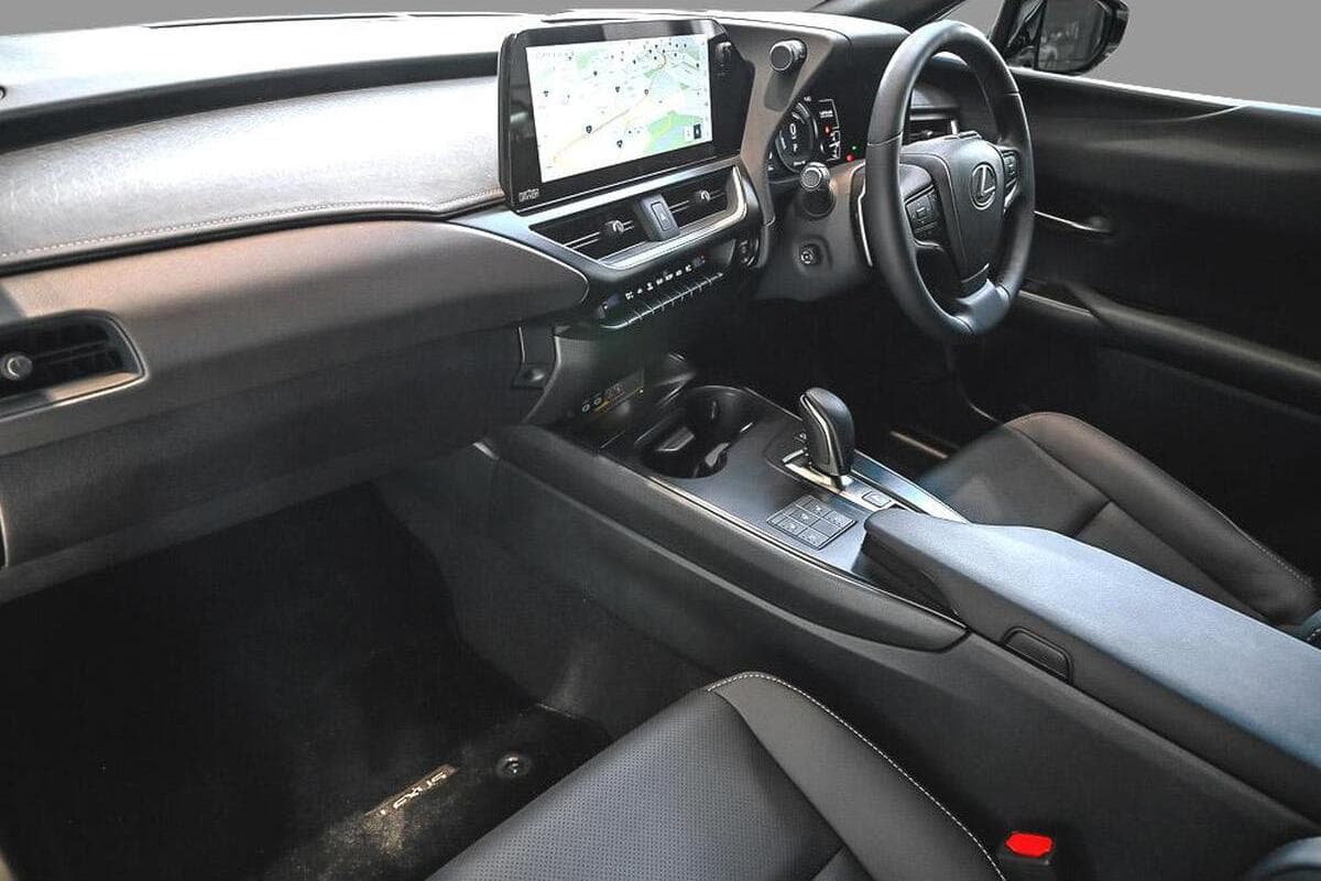 2024 Lexus UX UX300e Luxury Auto FWD image 6