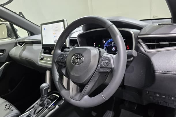 2023 Toyota Corolla Cross Petrol GXL image 11