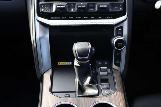 2022 Toyota Landcruiser VX image 30
