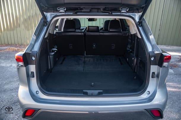 2022 Toyota KLUGER HYBRID AWD GRANDE image 22