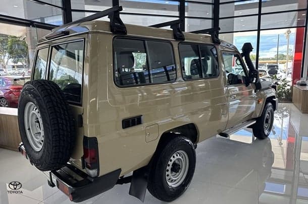 2023 Toyota LC Military GXL image 8