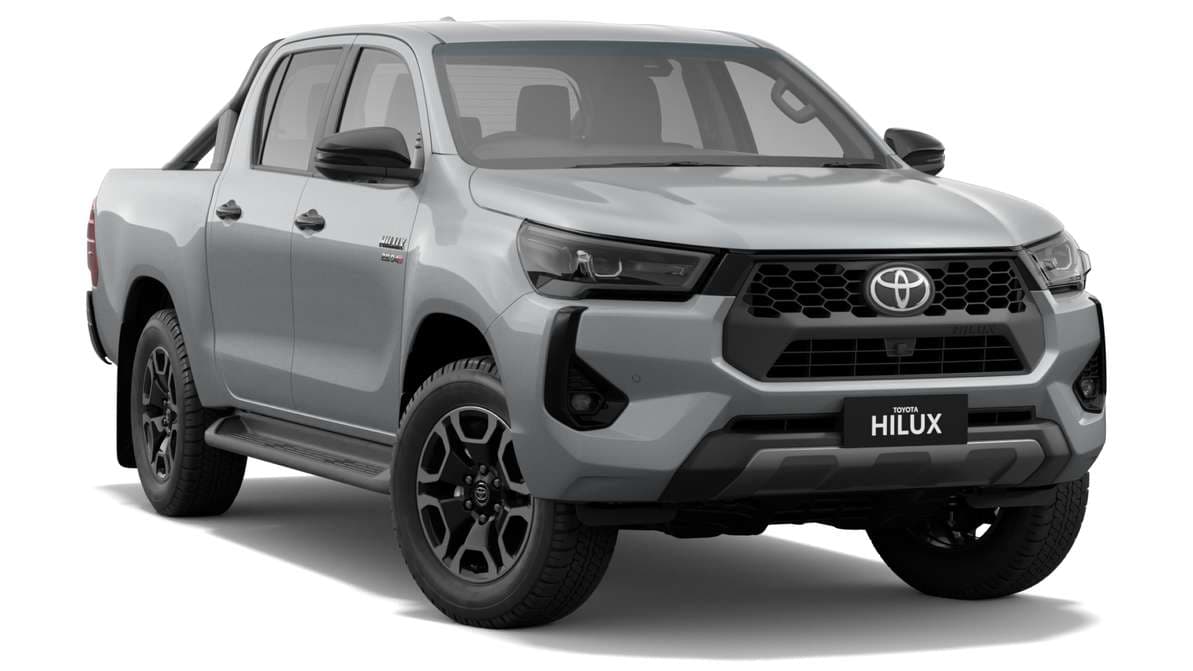 2025 Toyota Hilux 4x4 SR5 48V Double-Cab Pick-Up image 1