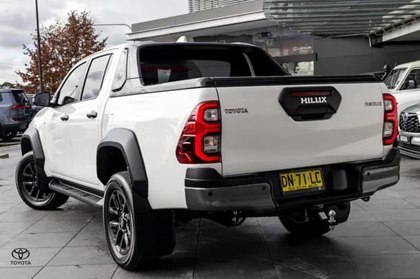 2023 Toyota HILUX Rogue image 2
