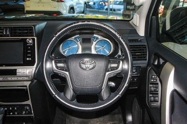 2019 Toyota Prado GXL image 11