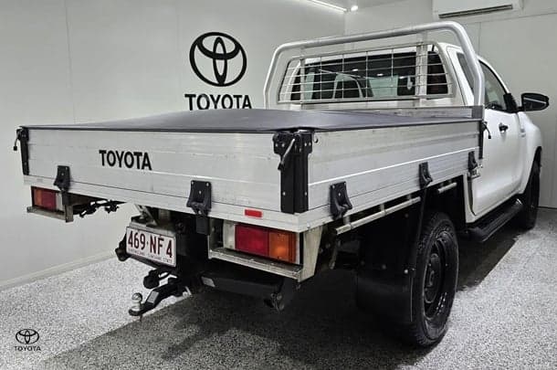 2021 Toyota Hilux SR image 2