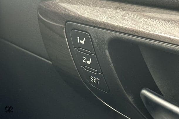 2024 Toyota Kluger Hybrid AWD GRANDE image 36