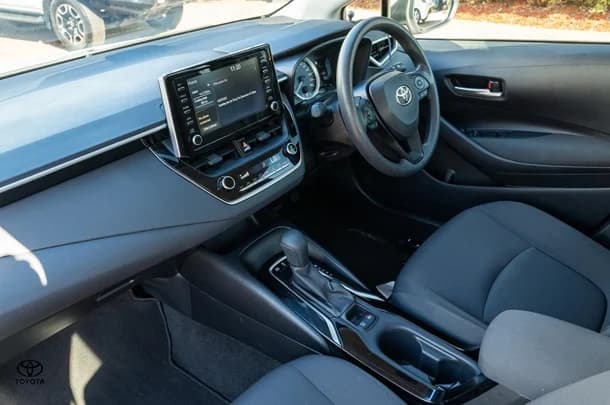 2020 TOYOTA Corolla Sedan Hybrid Ascent Sport image 8