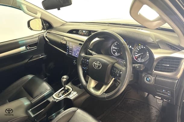 2021 Toyota Hilux SR5 image 16