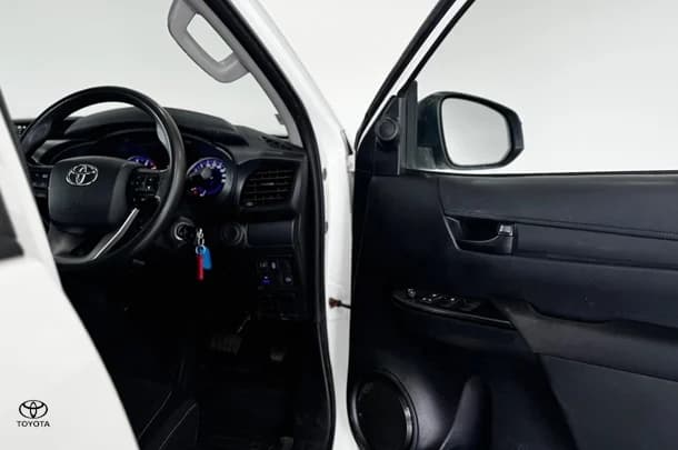 2020 Toyota Hilux SR image 18