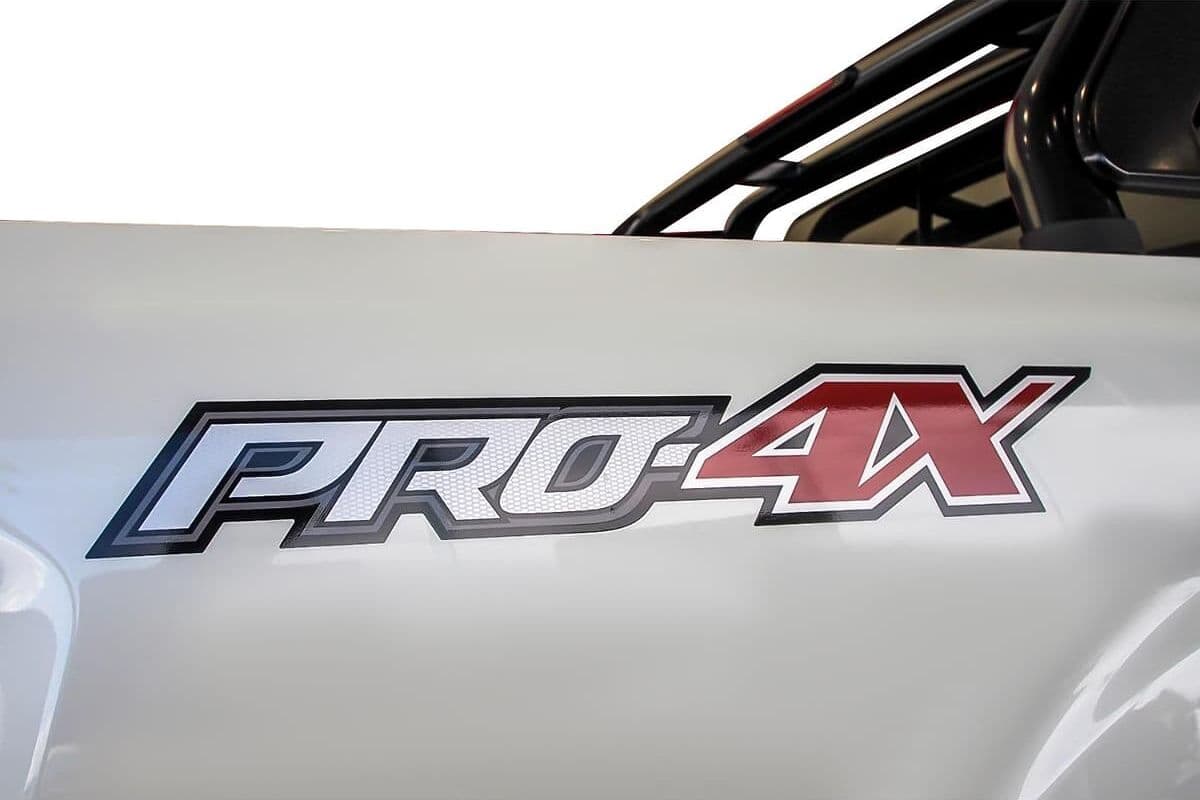 2025 Nissan Navara PRO-4X D23 Manual 4x4 MY24 Dual Cab image 6