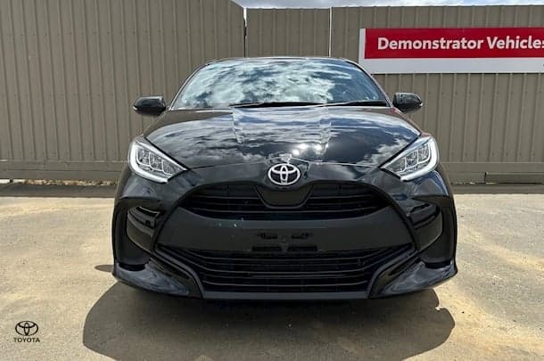 2023 Toyota Yaris SX image 2