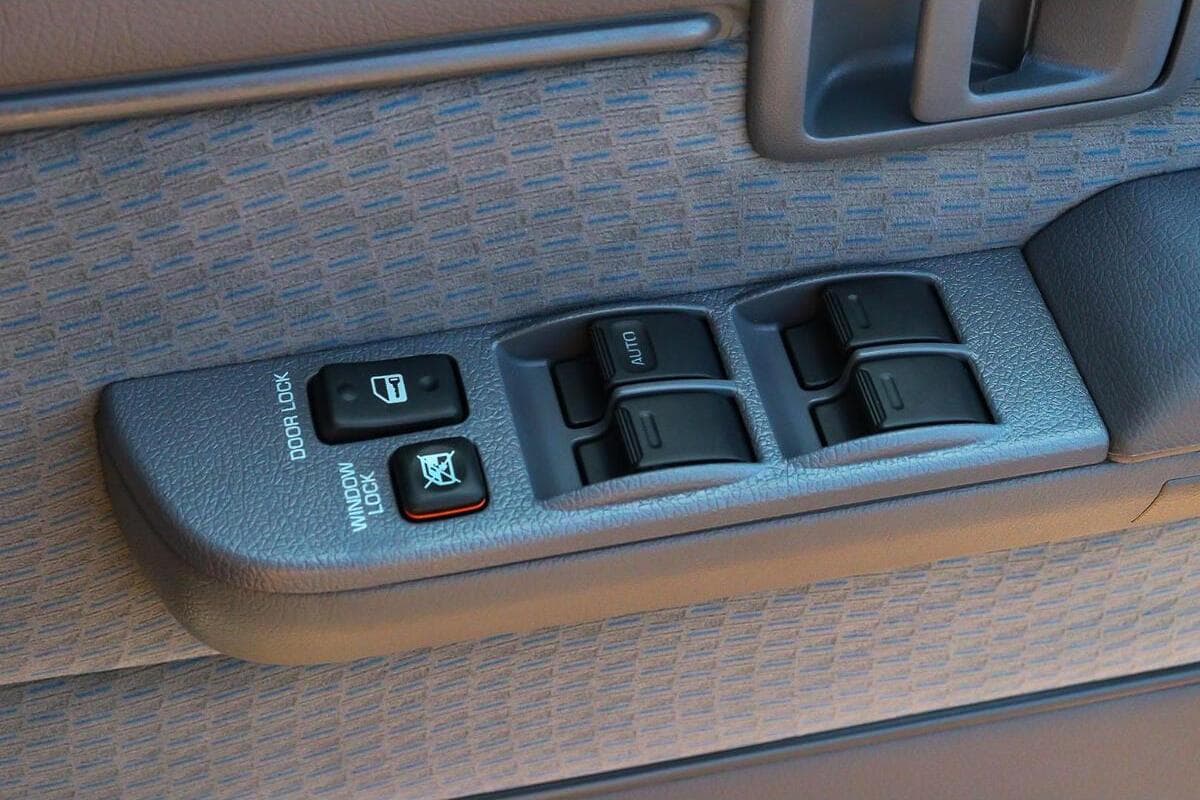 2024 Toyota Landcruiser GXL Manual 4x4 image 16
